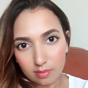 Meet your Posher, Ana